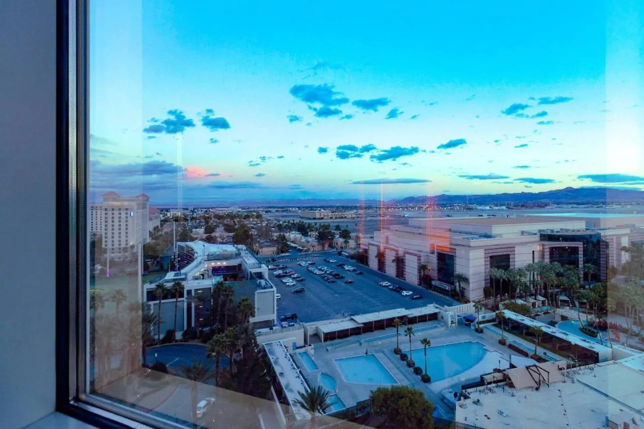 Luxury Mgm Studio With Pool Gym And Jacuzzi Bathtub Las Vegas Apartment